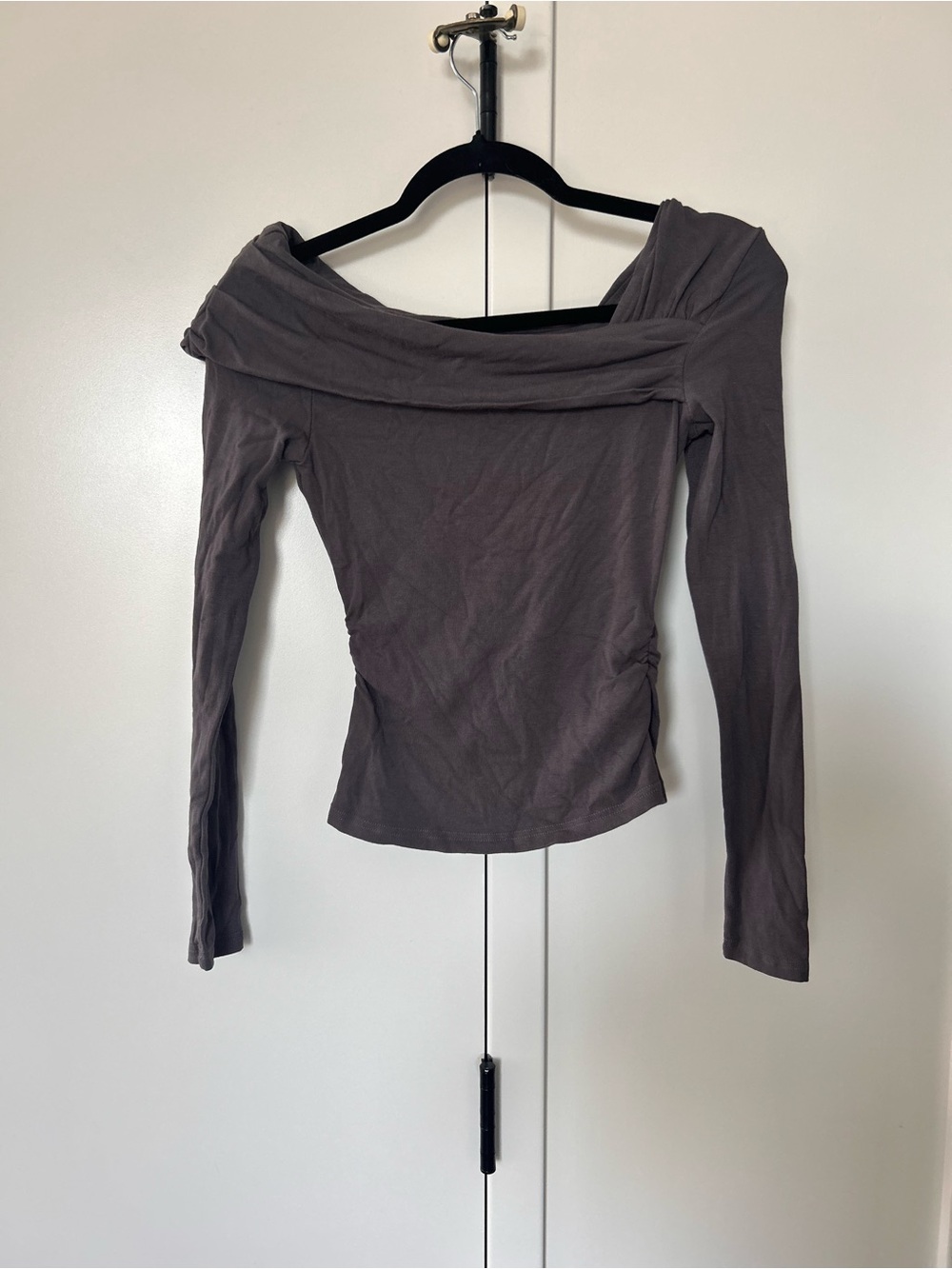 Off-The-Shoulder Long Sleeve Top in Taupe Gray
